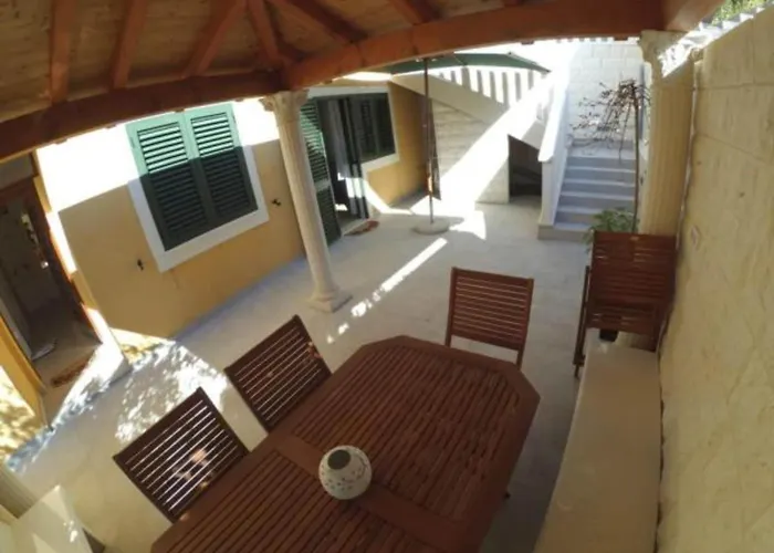 Maritimo - With Terrace * Smokvica (Korcula)